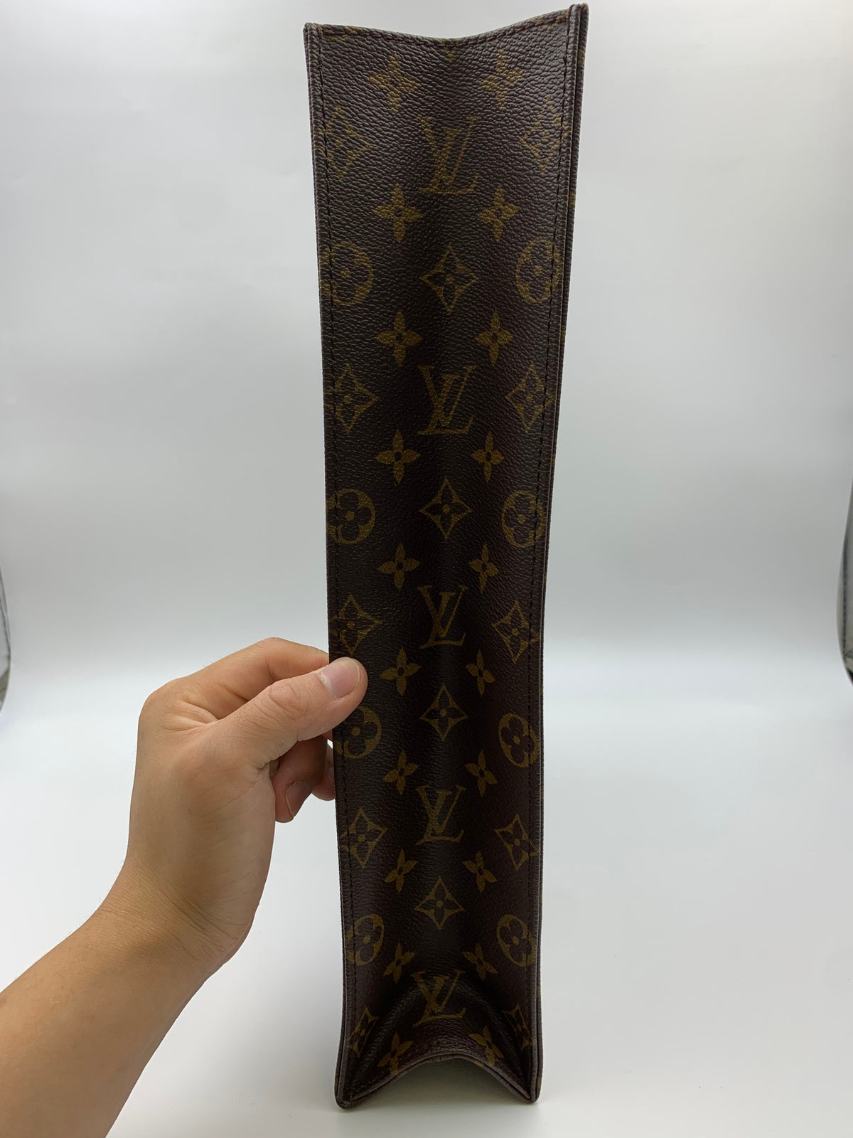 Louis Vuitton Sac Plat Tote, Monogram brown, stock 1103025 – right side
