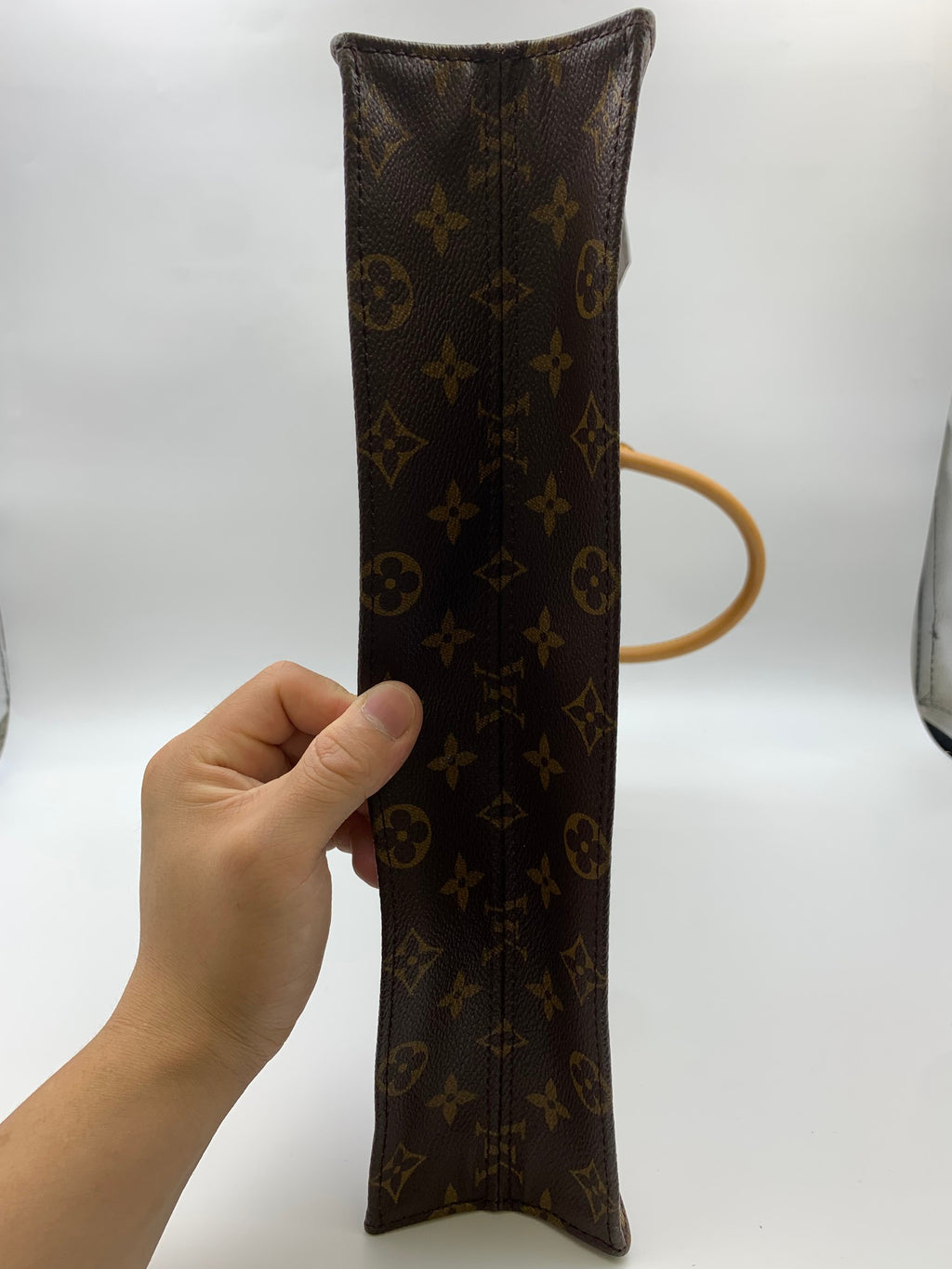 Louis Vuitton Sac Plat Tote, Monogram brown, stock 1103025 – base