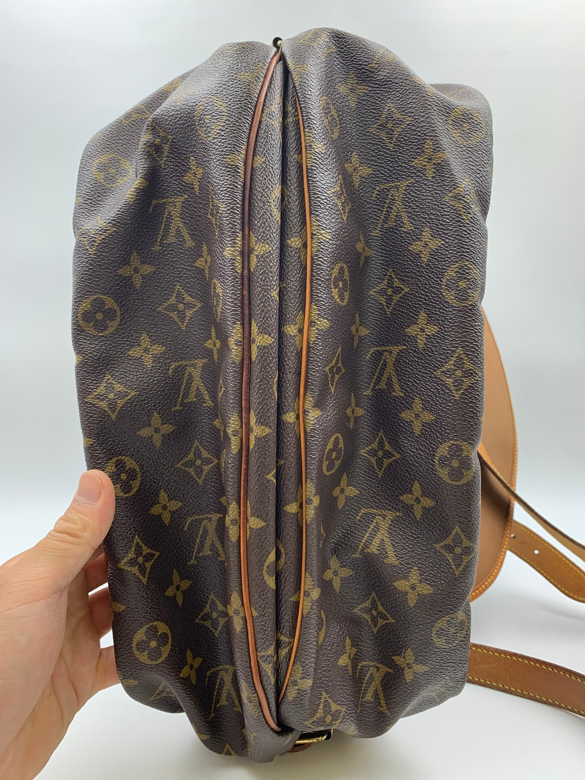 Louis Vuitton Saumur Shoulder Bag, Monogram brown, stock 1103034 – base