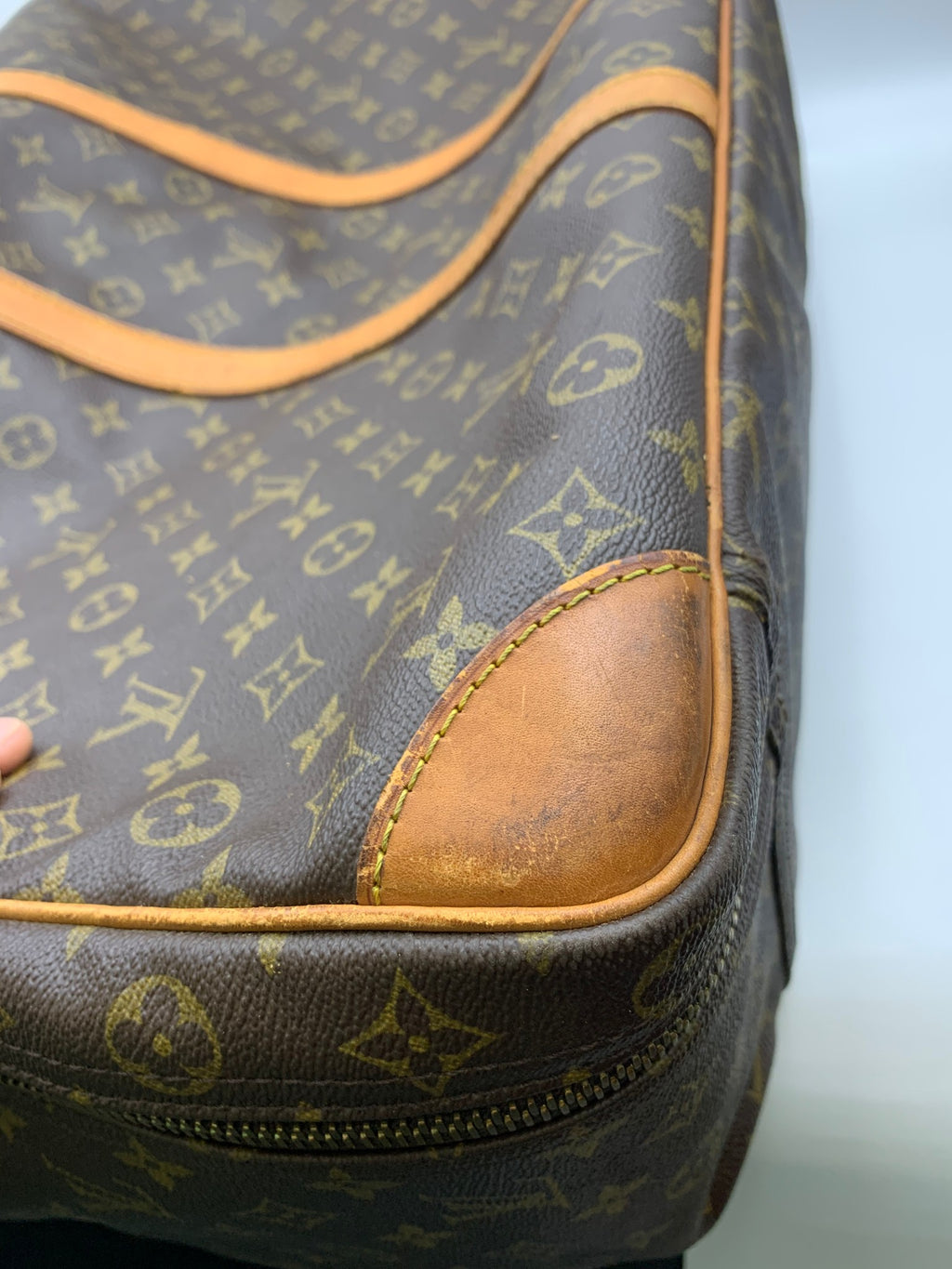 Louis Vuitton Sirius Travel Suitcase, Monogram brown, stock 1103031 – corner wear