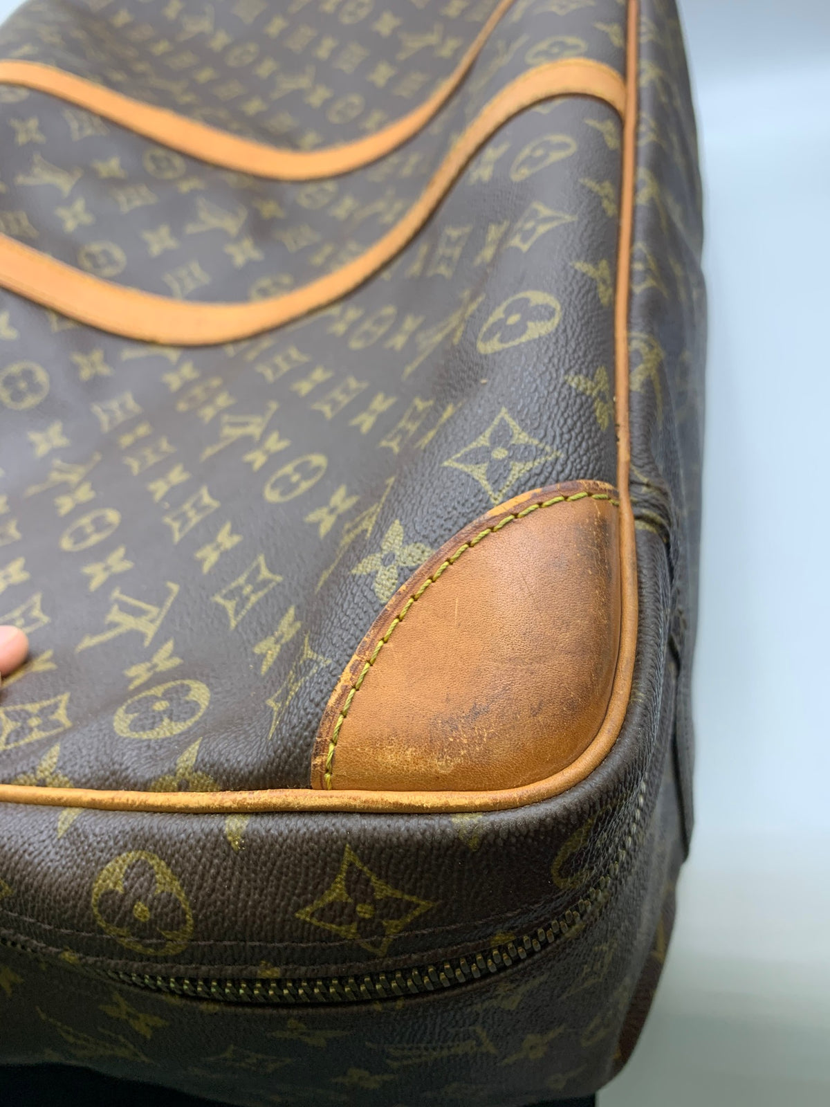 Louis Vuitton Sirius Travel Suitcase, Monogram brown, stock 1103031 – corner wear