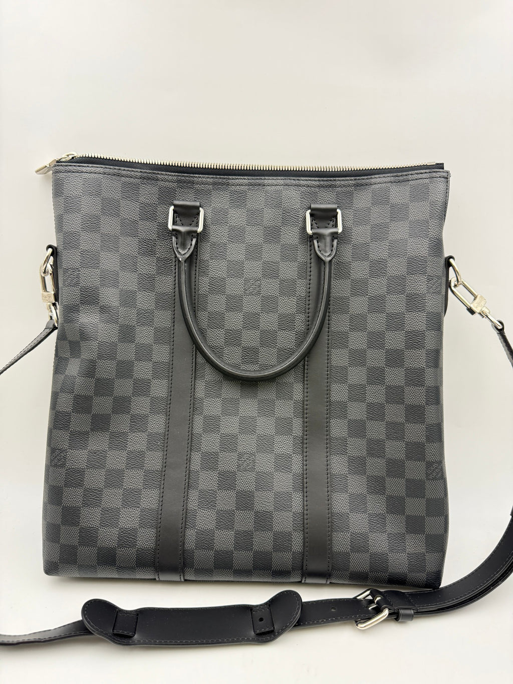 Louis Vuitton Tadao Tote, Damier Graphite, stock 0381026 – front