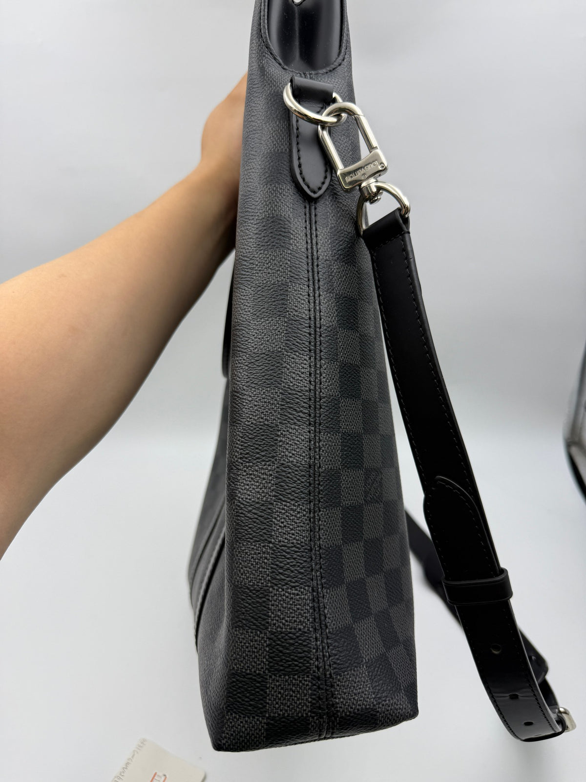 Louis Vuitton Tadao Tote, Damier Graphite, stock 0381026 – right side