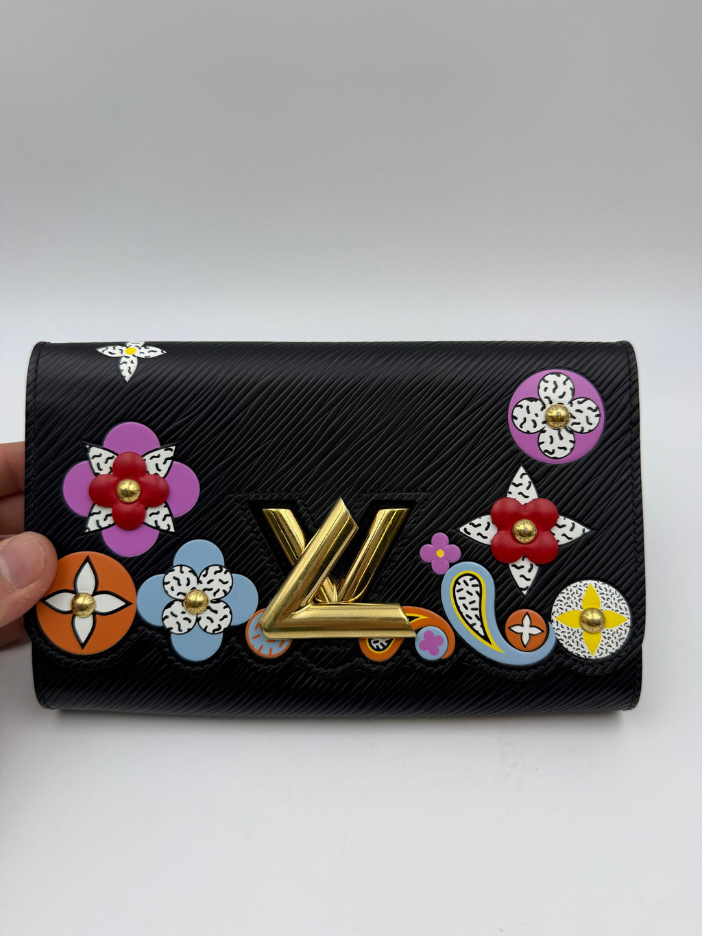 Louis Vuitton Twist Chain Wallet with Floral Motifs, Black and multicolor, stock 0166011 – front floral motifs