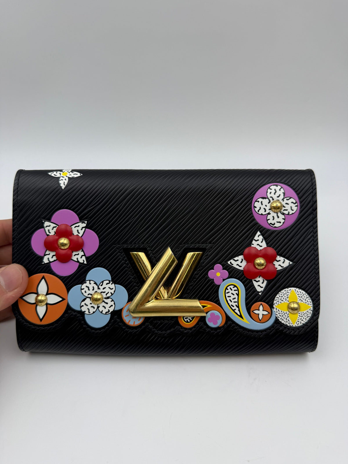 Louis Vuitton Twist Chain Wallet with Floral Motifs, Black and multicolor, stock 0166011 – front floral motifs