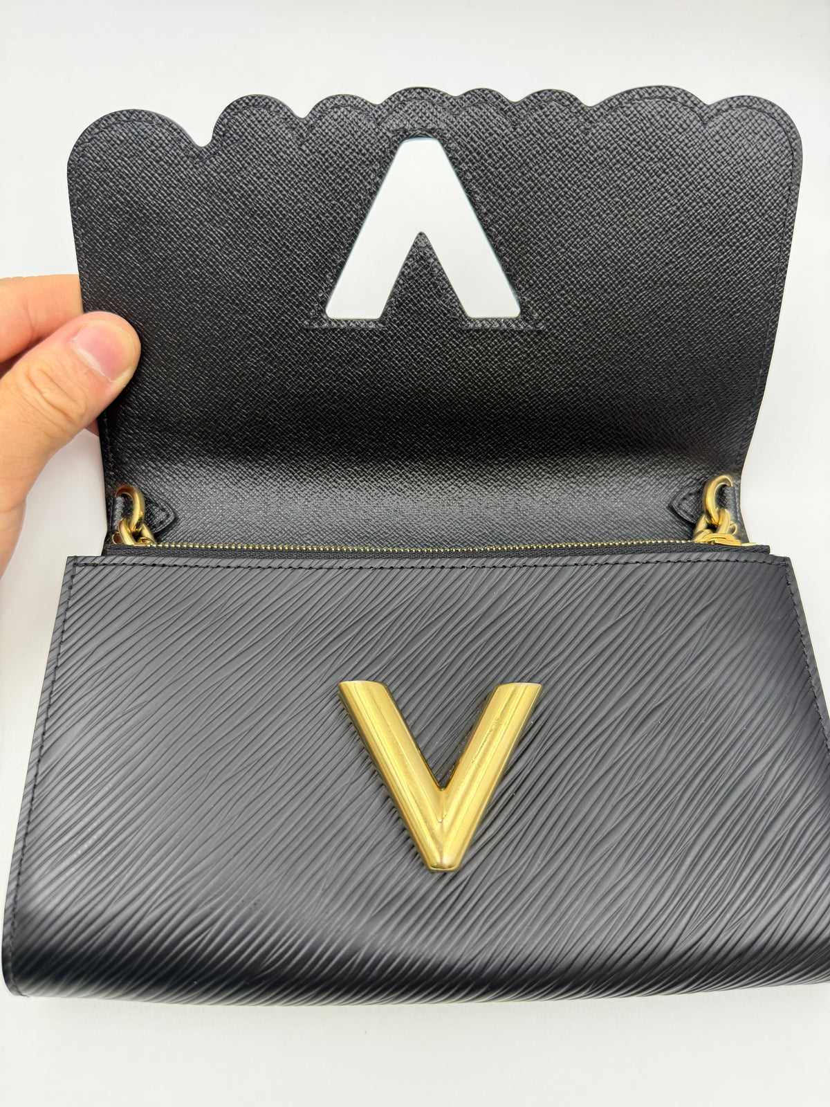 Louis Vuitton Twist Chain Wallet with Floral Motifs, Black and multicolor, stock 0166011 – inside flap