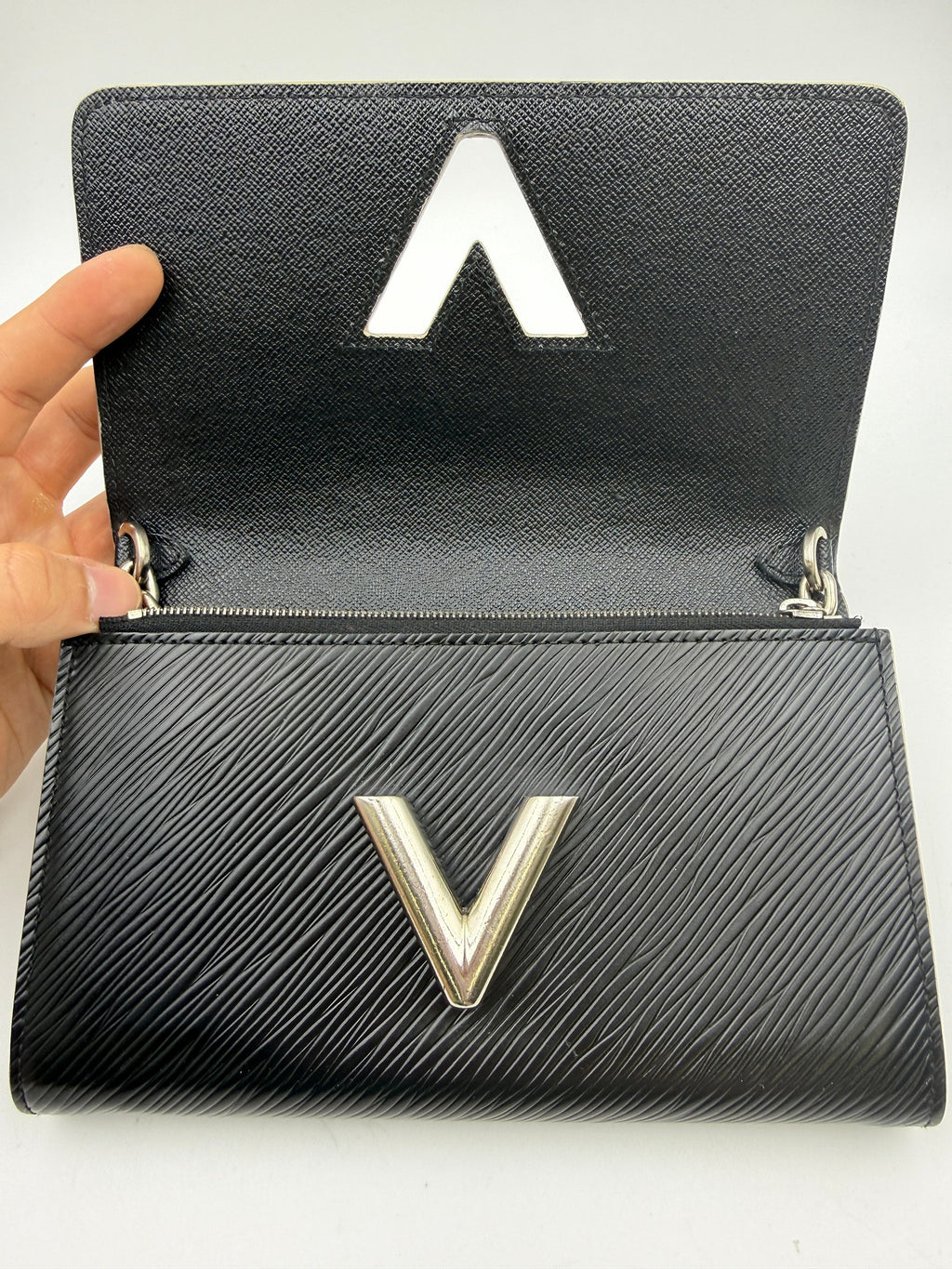 Louis Vuitton World Tour Twist Chain Wallet, Black and multicolor, stock 0256035 – inside flap