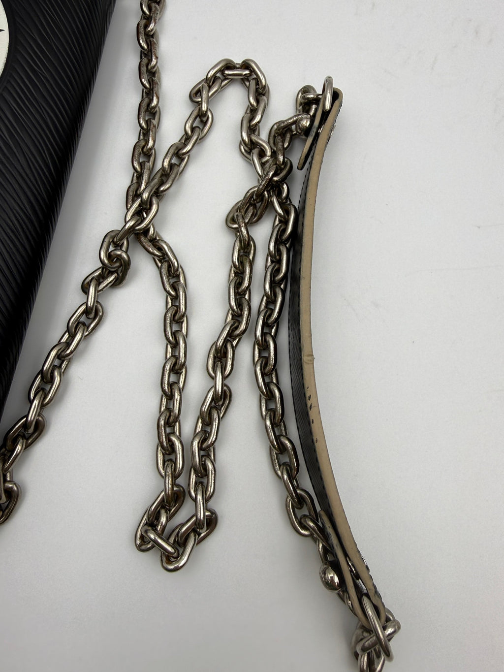 Louis Vuitton World Tour Twist Chain Wallet, Black and multicolor, stock 0256035 – chain strap