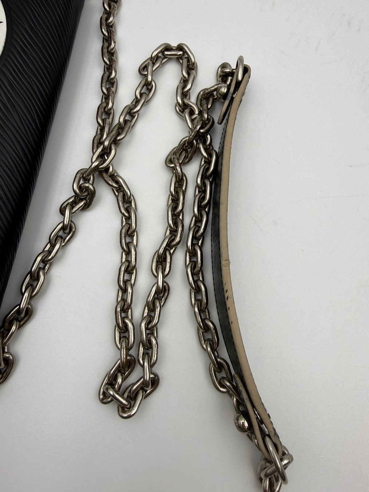 Louis Vuitton World Tour Twist Chain Wallet, Black and multicolor, stock 0256035 – chain strap