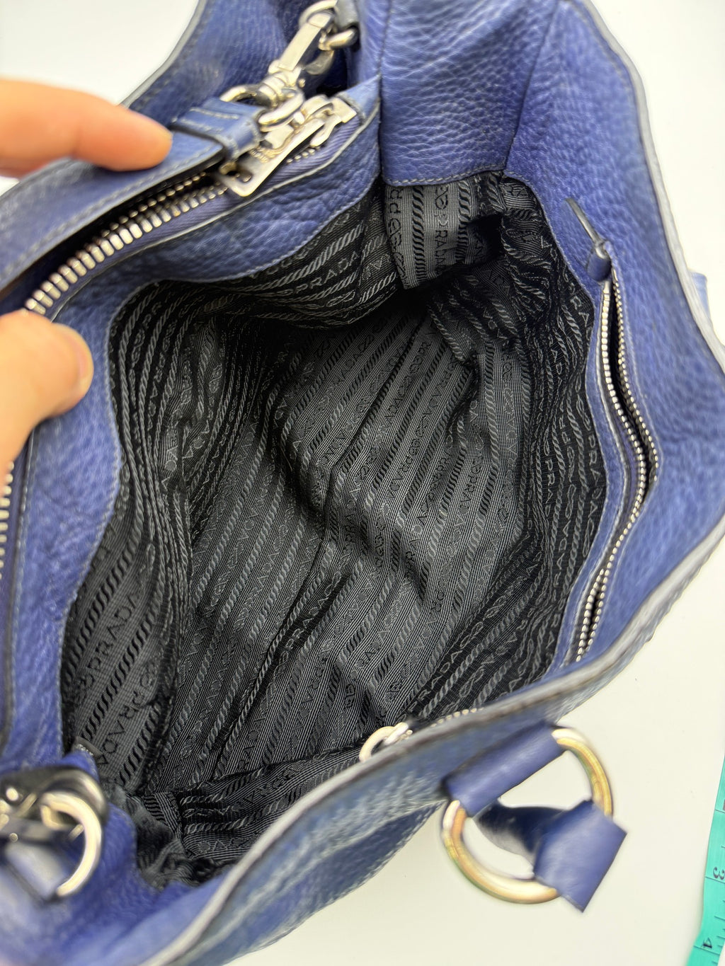 Prada Vitello Daino Double Zip Tote, Navy blue, stock 0143108 – interior